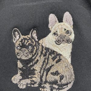 グレーの生地に直接刺繍したフレンチブルドッグ2匹